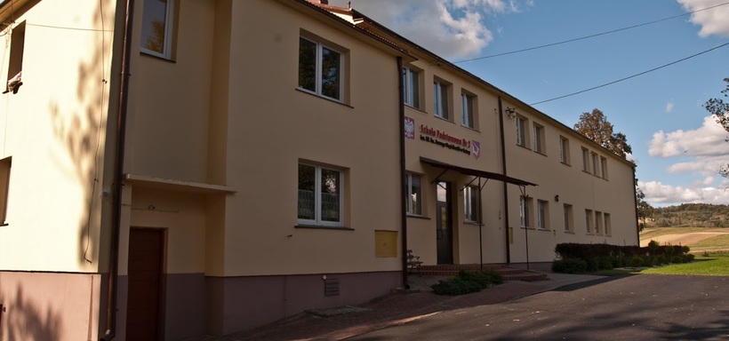 Szkoła Podstawowa Nr 2 im. bł. ks. Jerzego Popiełuszki w Lutczy